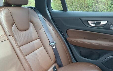 Volvo V60 Cross Country II, 2019 год, 4 500 000 рублей, 38 фотография
