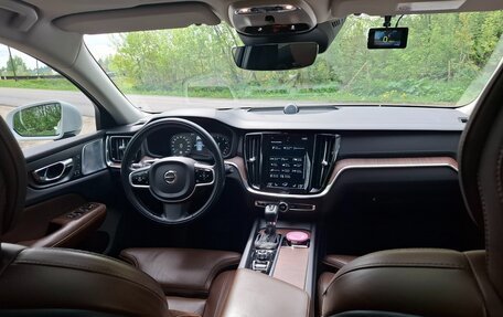 Volvo V60 Cross Country II, 2019 год, 4 500 000 рублей, 39 фотография
