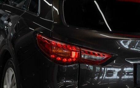 Infiniti QX70, 2015 год, 1 950 000 рублей, 26 фотография
