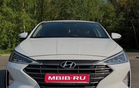 Hyundai Elantra VI рестайлинг, 2019 год, 2 100 000 рублей, 3 фотография