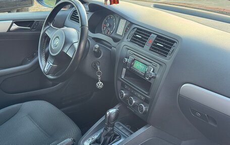 Volkswagen Jetta VI, 2012 год, 900 000 рублей, 14 фотография