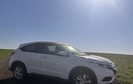 Honda Vezel, 2020 год, 2 400 000 рублей, 4 фотография