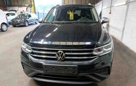 Volkswagen Tiguan II, 2022 год, 2 925 000 рублей, 3 фотография