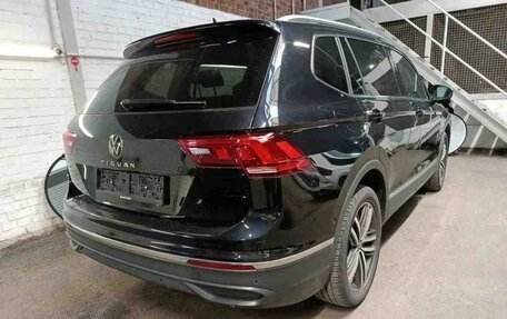 Volkswagen Tiguan II, 2022 год, 2 925 000 рублей, 4 фотография
