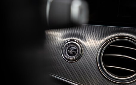 Mercedes-Benz E-Класс, 2019 год, 2 420 000 рублей, 24 фотография