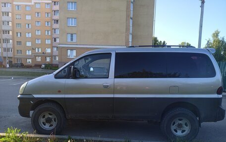 Hyundai Starex I рестайлинг, 2005 год, 650 000 рублей, 2 фотография