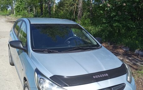 Hyundai Solaris II рестайлинг, 2011 год, 650 000 рублей, 3 фотография