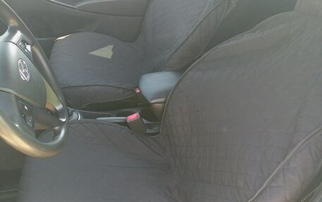 Hyundai Solaris II рестайлинг, 2011 год, 650 000 рублей, 12 фотография