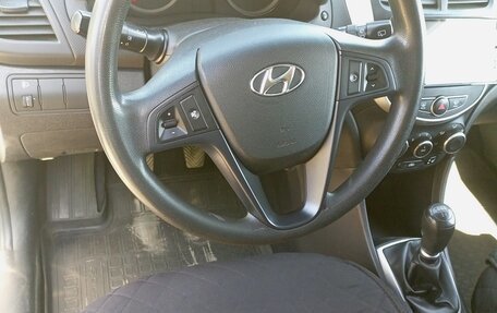 Hyundai Solaris II рестайлинг, 2011 год, 650 000 рублей, 10 фотография