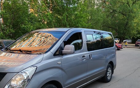 Hyundai Grand Starex Grand Starex I рестайлинг 2, 2011 год, 1 750 000 рублей, 2 фотография