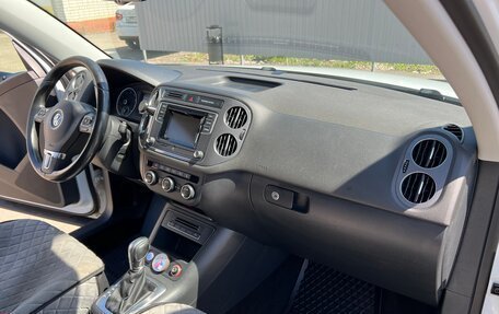 Volkswagen Tiguan I, 2016 год, 1 800 000 рублей, 10 фотография