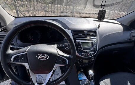 Hyundai Solaris II рестайлинг, 2011 год, 720 000 рублей, 3 фотография