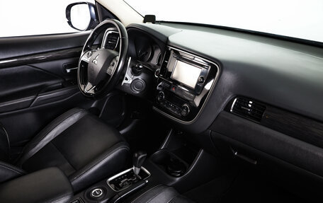 Mitsubishi Outlander III рестайлинг 3, 2016 год, 1 999 000 рублей, 13 фотография
