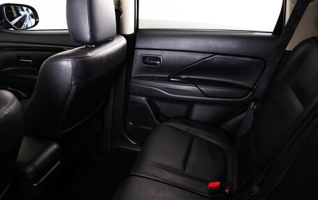 Mitsubishi Outlander III рестайлинг 3, 2016 год, 1 999 000 рублей, 11 фотография