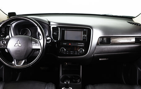 Mitsubishi Outlander III рестайлинг 3, 2016 год, 1 999 000 рублей, 15 фотография