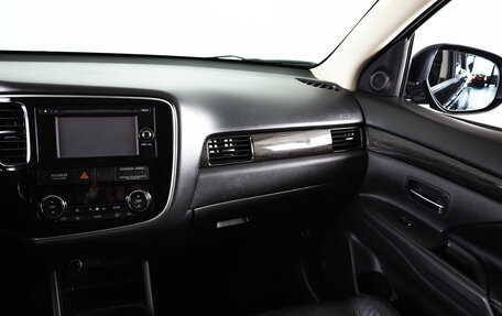 Mitsubishi Outlander III рестайлинг 3, 2016 год, 1 999 000 рублей, 16 фотография