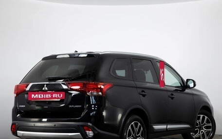 Mitsubishi Outlander III рестайлинг 3, 2016 год, 1 999 000 рублей, 5 фотография