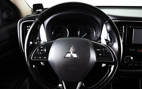 Mitsubishi Outlander III рестайлинг 3, 2016 год, 1 999 000 рублей, 17 фотография