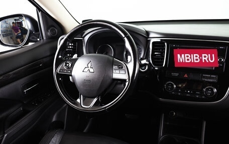 Mitsubishi Outlander III рестайлинг 3, 2016 год, 1 999 000 рублей, 14 фотография