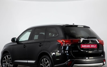 Mitsubishi Outlander III рестайлинг 3, 2016 год, 1 999 000 рублей, 7 фотография