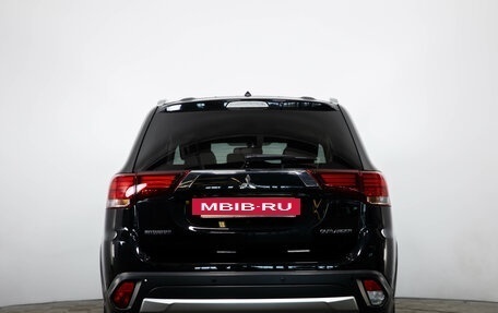 Mitsubishi Outlander III рестайлинг 3, 2016 год, 1 999 000 рублей, 6 фотография