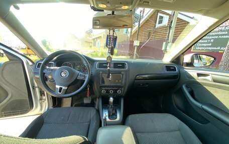 Volkswagen Jetta VI, 2013 год, 850 000 рублей, 11 фотография