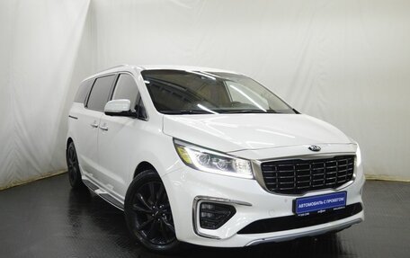 KIA Carnival III, 2018 год, 2 950 000 рублей, 3 фотография