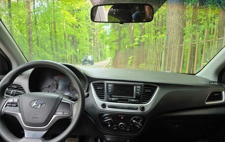 Hyundai Solaris II рестайлинг, 2018 год, 690 000 рублей, 2 фотография