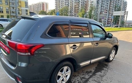 Mitsubishi Outlander III рестайлинг 3, 2017 год, 1 880 000 рублей, 5 фотография