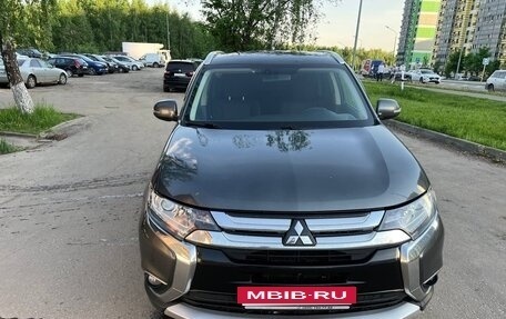 Mitsubishi Outlander III рестайлинг 3, 2017 год, 1 880 000 рублей, 7 фотография
