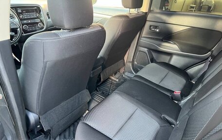 Mitsubishi Outlander III рестайлинг 3, 2017 год, 1 880 000 рублей, 10 фотография
