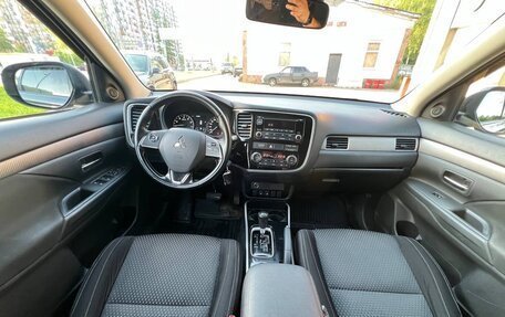 Mitsubishi Outlander III рестайлинг 3, 2017 год, 1 880 000 рублей, 9 фотография