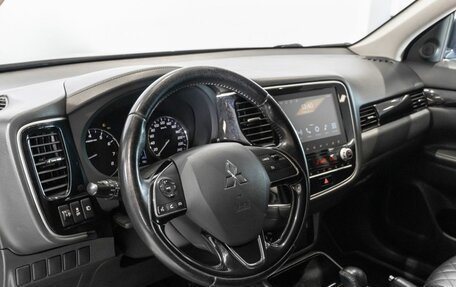 Mitsubishi Outlander III рестайлинг 3, 2021 год, 2 466 600 рублей, 5 фотография