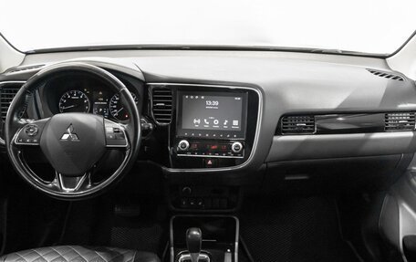 Mitsubishi Outlander III рестайлинг 3, 2021 год, 2 466 600 рублей, 6 фотография