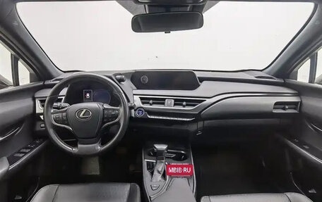 Lexus UX I, 2021 год, 3 500 000 рублей, 8 фотография