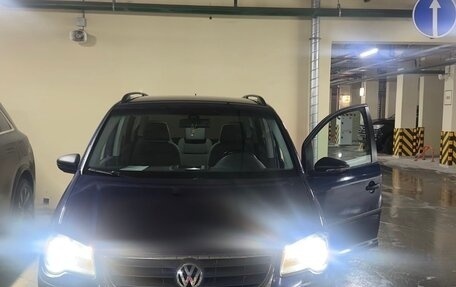 Volkswagen Touran III, 2010 год, 720 000 рублей, 1 фотография