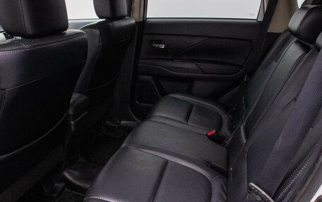 Mitsubishi Outlander III рестайлинг 3, 2015 год, 1 400 000 рублей, 11 фотография