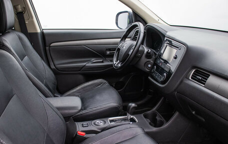 Mitsubishi Outlander III рестайлинг 3, 2015 год, 1 400 000 рублей, 9 фотография