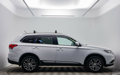 Mitsubishi Outlander III рестайлинг 3, 2015 год, 1 400 000 рублей, 4 фотография