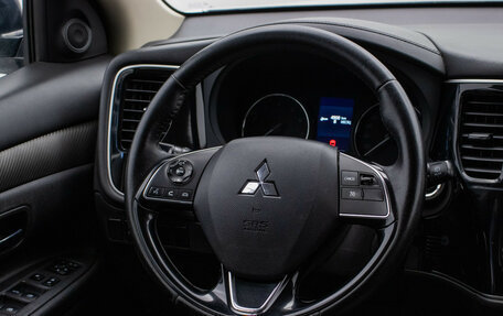 Mitsubishi Outlander III рестайлинг 3, 2015 год, 1 400 000 рублей, 15 фотография