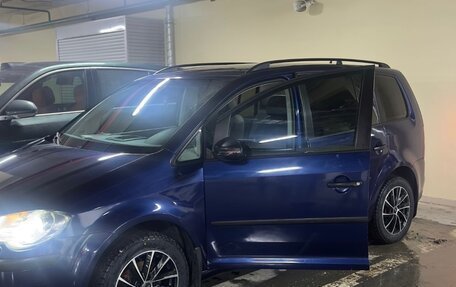 Volkswagen Touran III, 2010 год, 720 000 рублей, 2 фотография