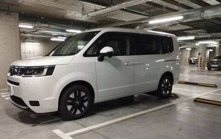 Honda Stepwgn, 2022 год, 3 550 000 рублей, 2 фотография