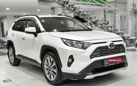 Toyota RAV4, 2019 год, 2 850 000 рублей, 3 фотография