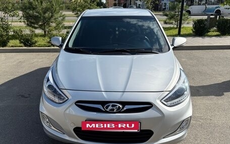 Hyundai Solaris II рестайлинг, 2013 год, 1 150 000 рублей, 2 фотография