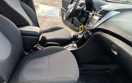 Hyundai Solaris II рестайлинг, 2012 год, 650 000 рублей, 24 фотография