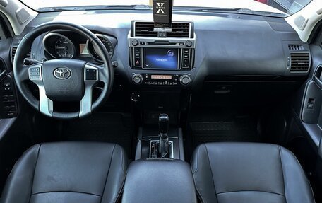 Toyota Land Cruiser Prado 150 рестайлинг 2, 2015 год, 3 980 000 рублей, 11 фотография