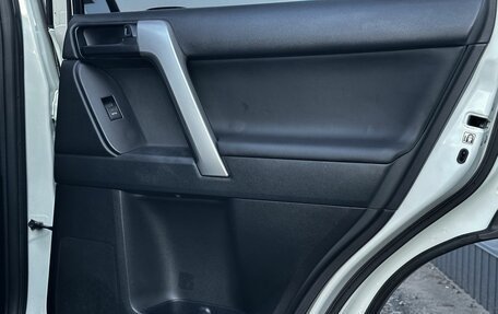 Toyota Land Cruiser Prado 150 рестайлинг 2, 2015 год, 3 980 000 рублей, 20 фотография