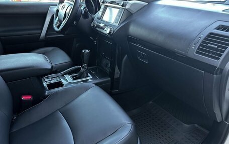 Toyota Land Cruiser Prado 150 рестайлинг 2, 2015 год, 3 980 000 рублей, 17 фотография