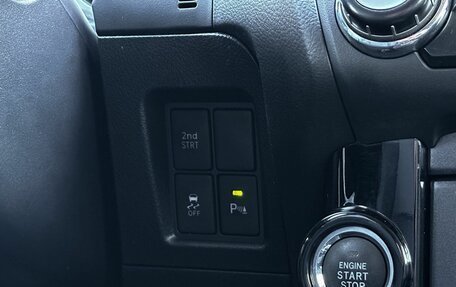 Toyota Land Cruiser Prado 150 рестайлинг 2, 2015 год, 3 980 000 рублей, 14 фотография