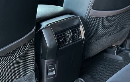 Toyota Land Cruiser Prado 150 рестайлинг 2, 2015 год, 3 980 000 рублей, 26 фотография